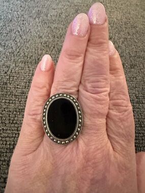 Vintage Y2K Black Oval Statement Ring with Silver Accents